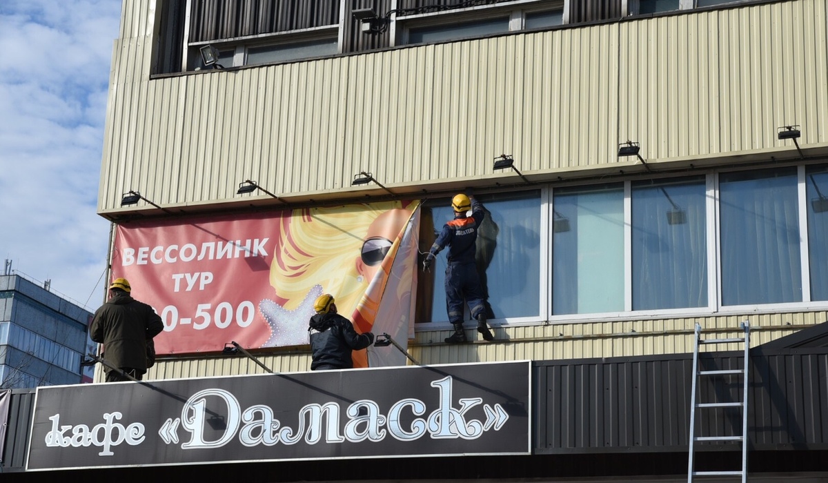 В Курске с улицы Ленина убирают 27 рекламных конструкций