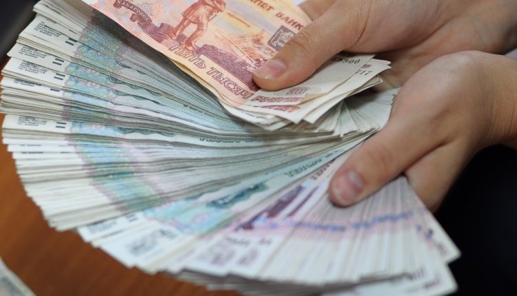 Сотрудница курского банка похитила у пенсионерки почти 2,5 миллионов рублей