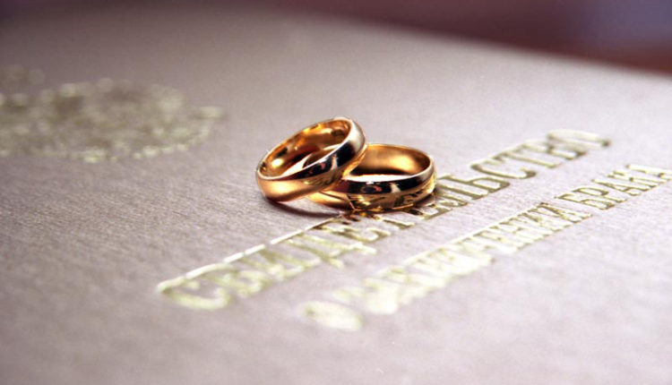 Курянин через суд пытался признать недействительным брачный договор