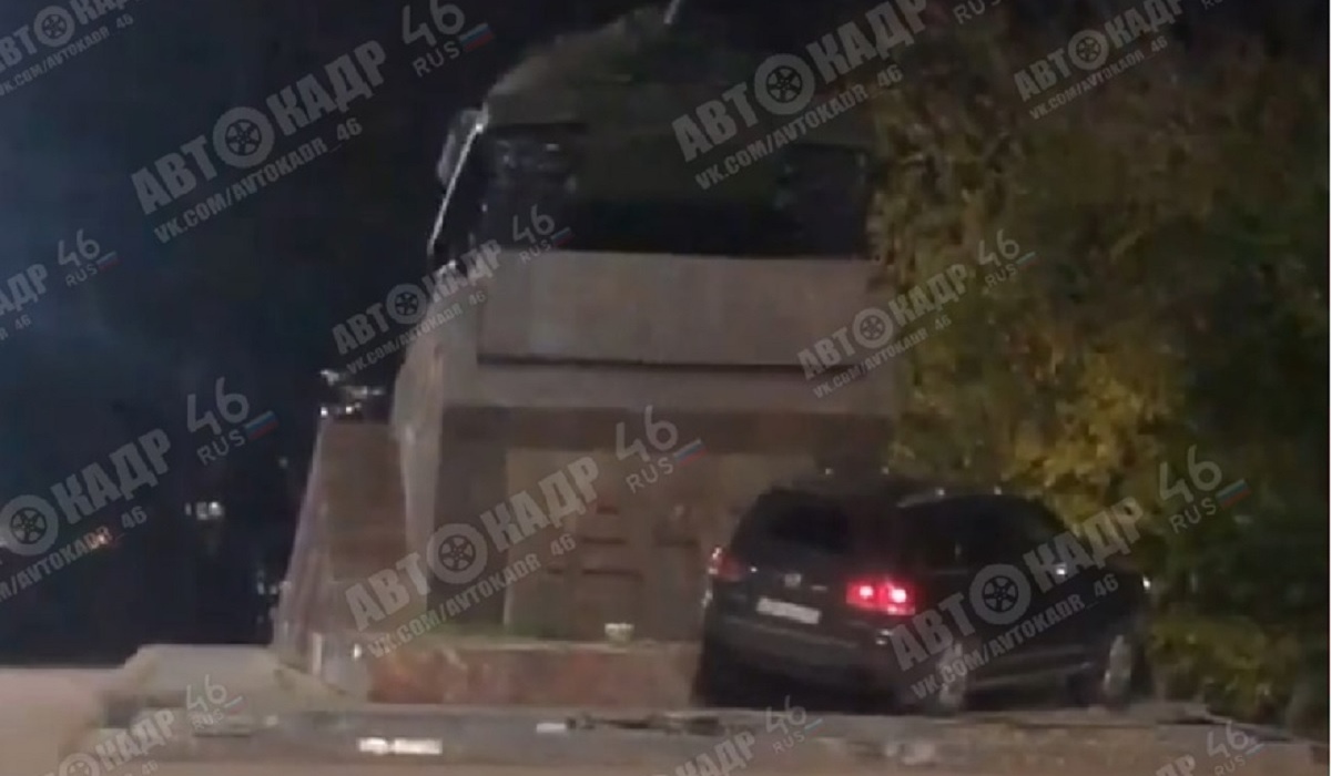 Водитель из Курска врезался в танк