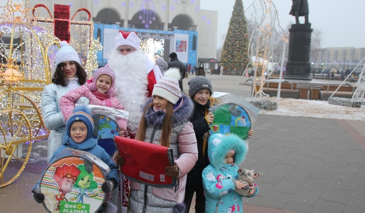 Дед Мороз поздравил с Новым годом более 14 тысяч жителей Курска