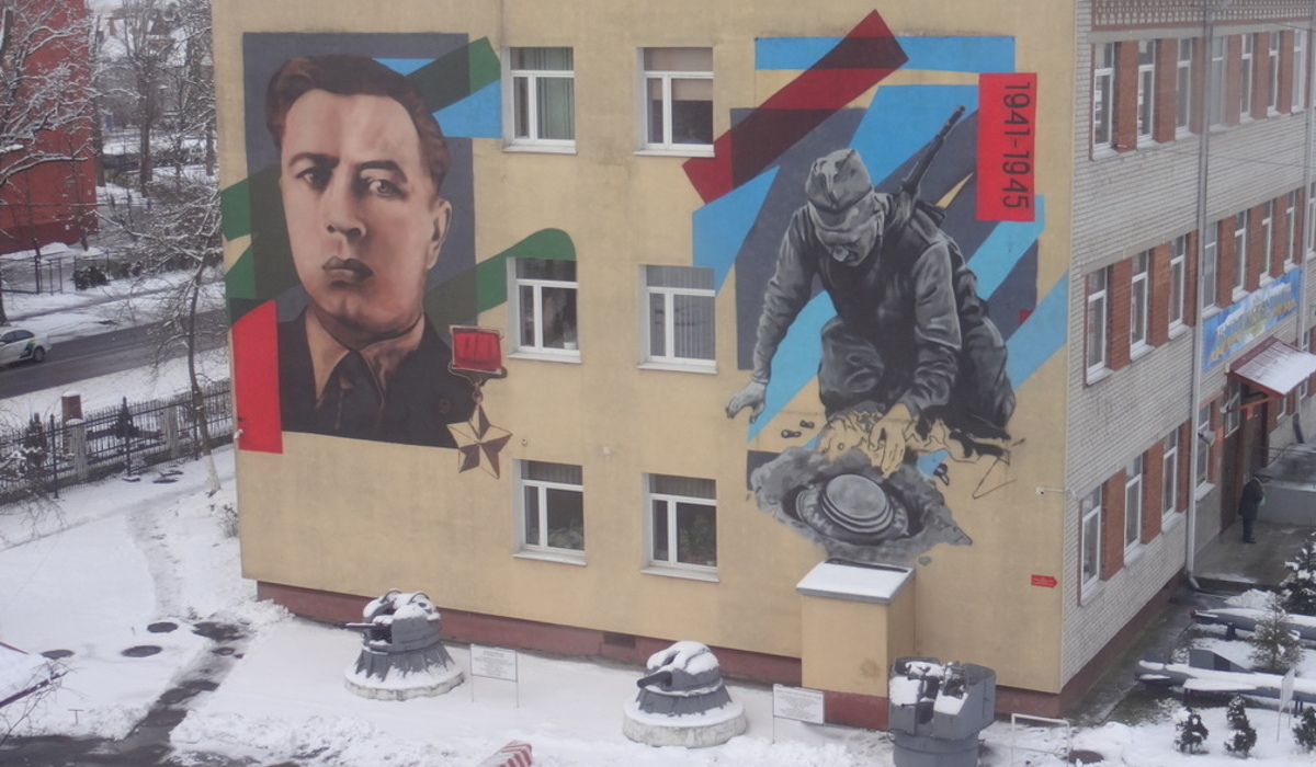 В Калининграде появилось граффити в честь ветерана Михаила Булатова из Курска