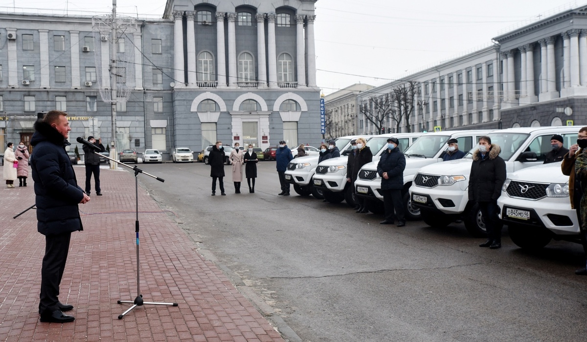 Районные больницы Курской области получили 27 полноприводных автомобилей