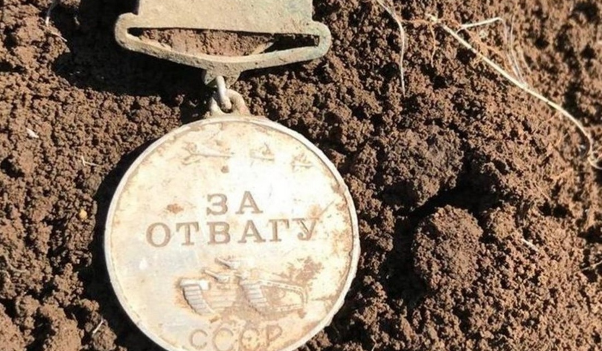 Курянин нашел в огороде медаль ульяновского фронтовика