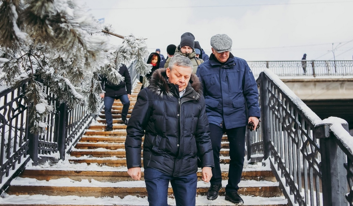 Глава Курска проконтролировал очистку города от снега и льда