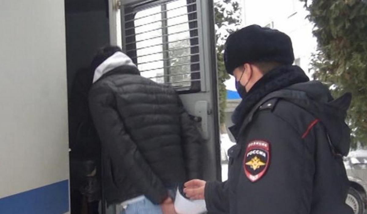 В Курске задержаны два дилера с крупной партией героина
