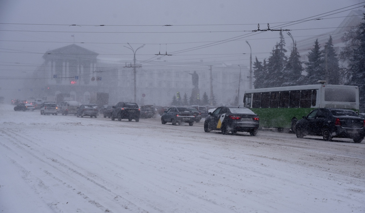 Мэр Курска призвал горожан пользоваться общественным транспортом в снегопад