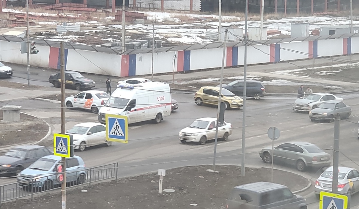 В Курске 33-летний автомобилист получил травмы в ДТП