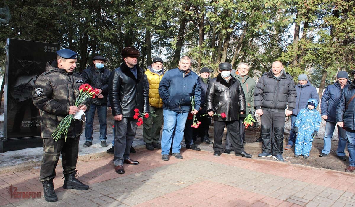 Курские росгвардейцы почтили память погибших сослуживцев