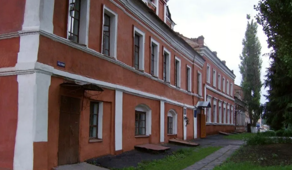 В Курской области из-за опасности обрушения здания закрыли филиал медколледжа в Рыльске