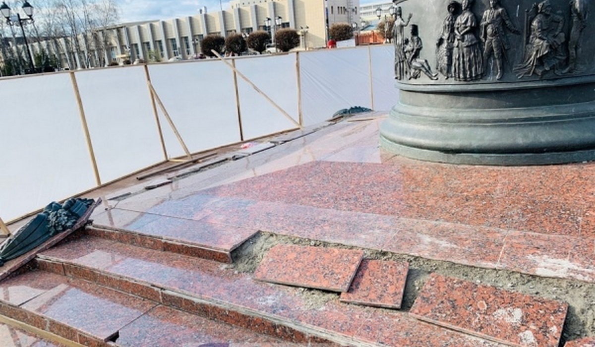 В Курске отремонтируют постамент памятника Пушкину на Театральной площади