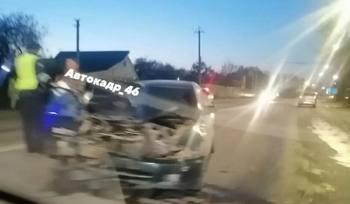 В Курске 6-летний ребенок и женщина пострадали в ДТП с дорогой иномаркой