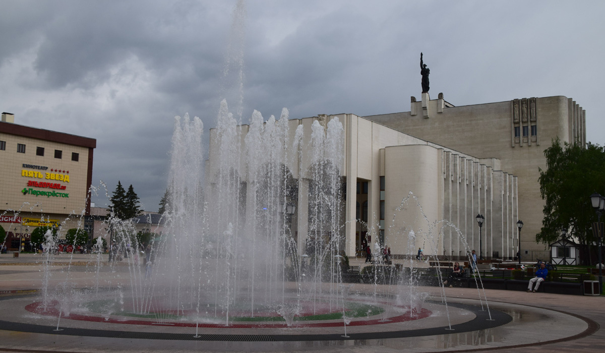 На Театральной площади Курска заработал фонтан