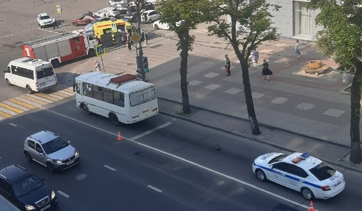 В Курске при столкновении двух маршруток пострадали 3 женщины