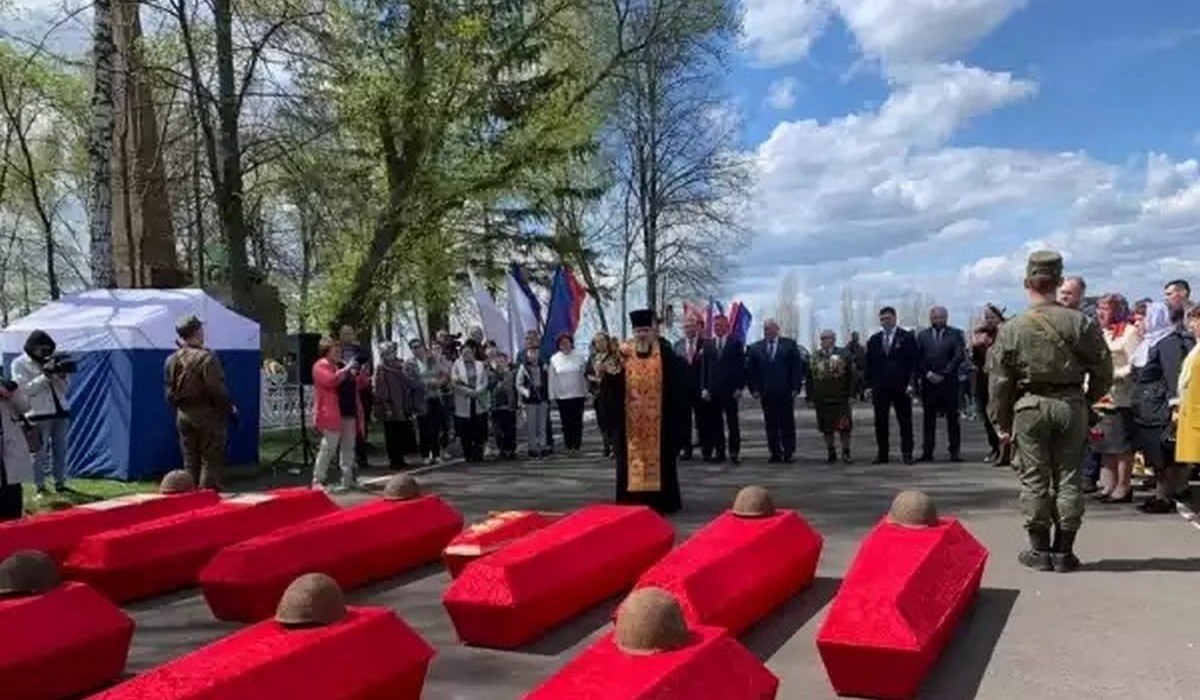 В Курской области перезахоронили останки 64 советских воинов