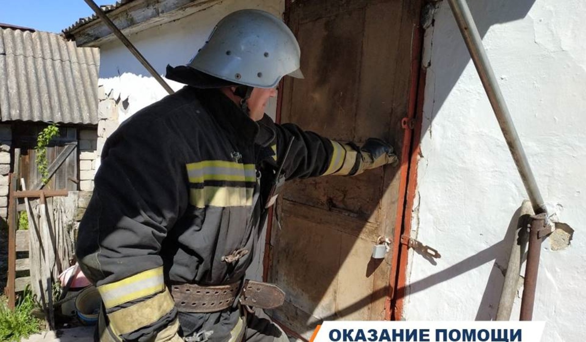 В Курской области пожарные спасли пенсионерку