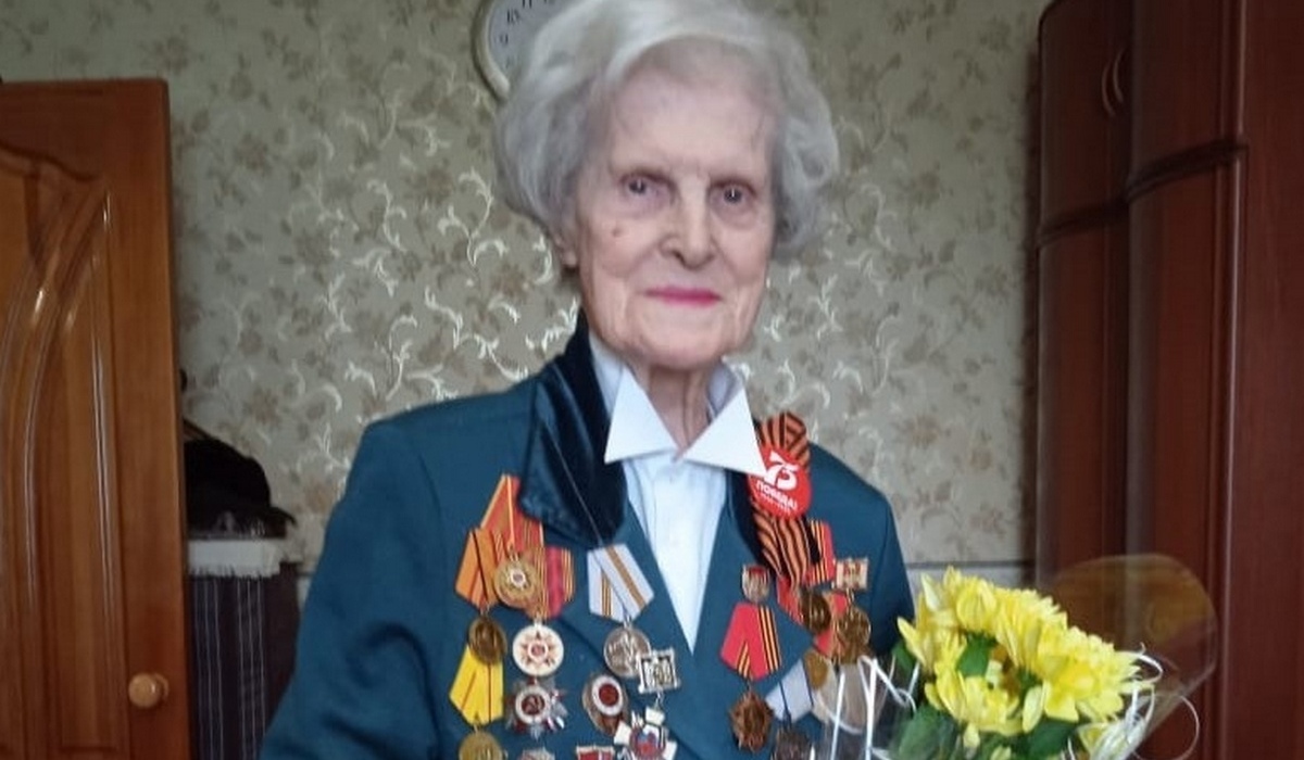 В Курске ветеран войны Елена Романович отметила 100-летний юбилей