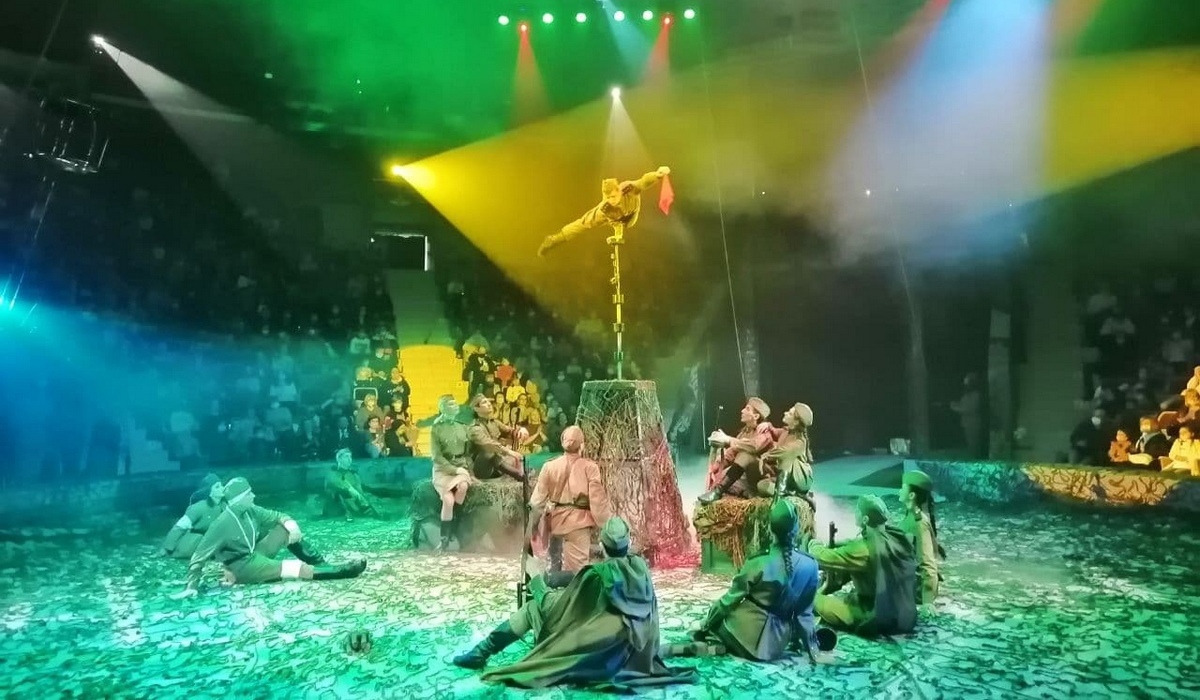 В Курском цирке новый сезон открылся «Салютом Победы»