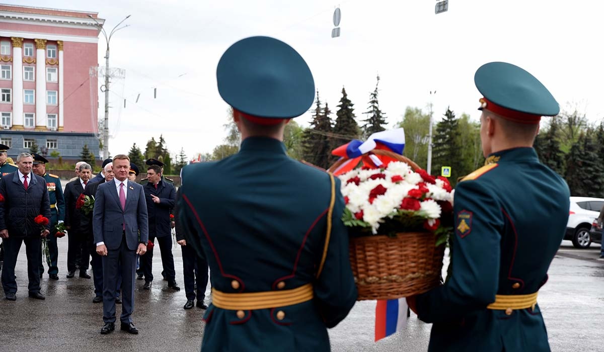 Куряне возложили цветы и венки в память о погибших в Великой Отечественной войне