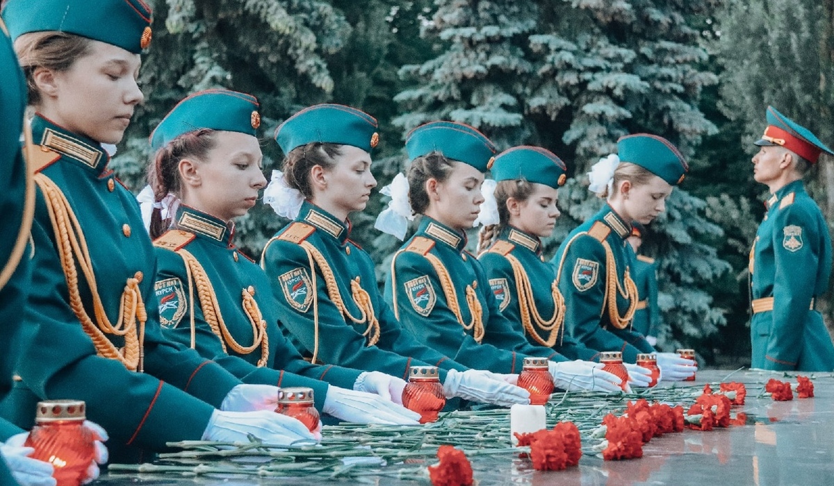 В Курске прошла акция «Свеча памяти» на Мемориале павших