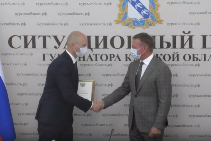 Губернатор вручил депутату Курского городского собрания благодарность министра спорта