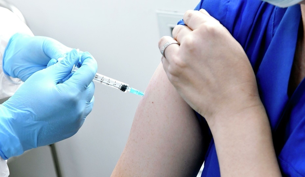 Куряне должны соблюдать интервал между прививками от Covid-19 и гриппа