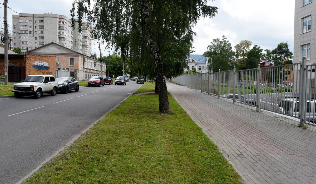В Курске к началу осени около курских поликлиник обустроят парковки