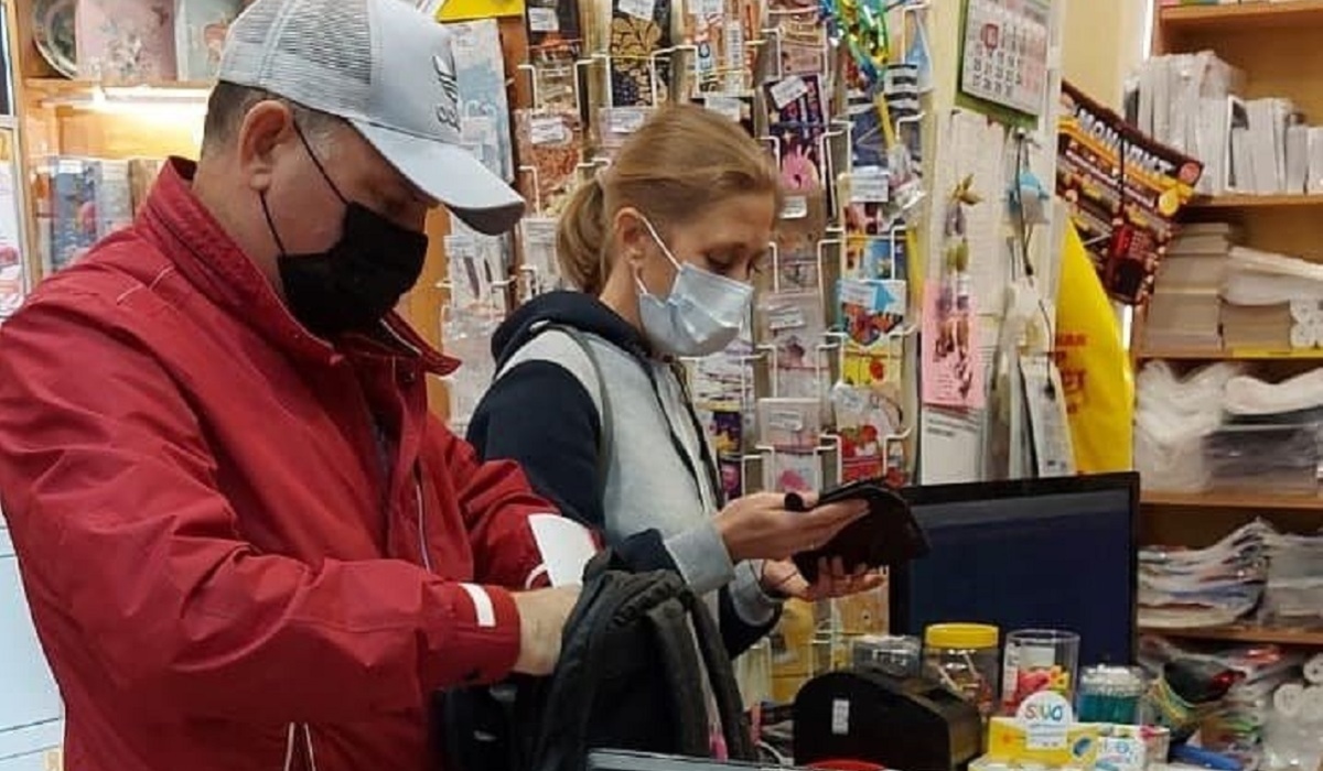 В Курске на ношение масок продавцами проверили 61 магазин
