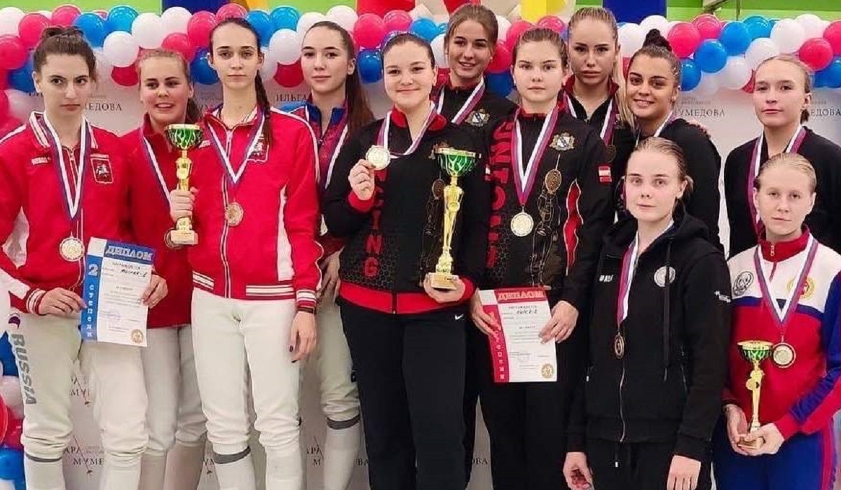 Курские рапиристки вернулись с крупных соревнованиях с «золотом»