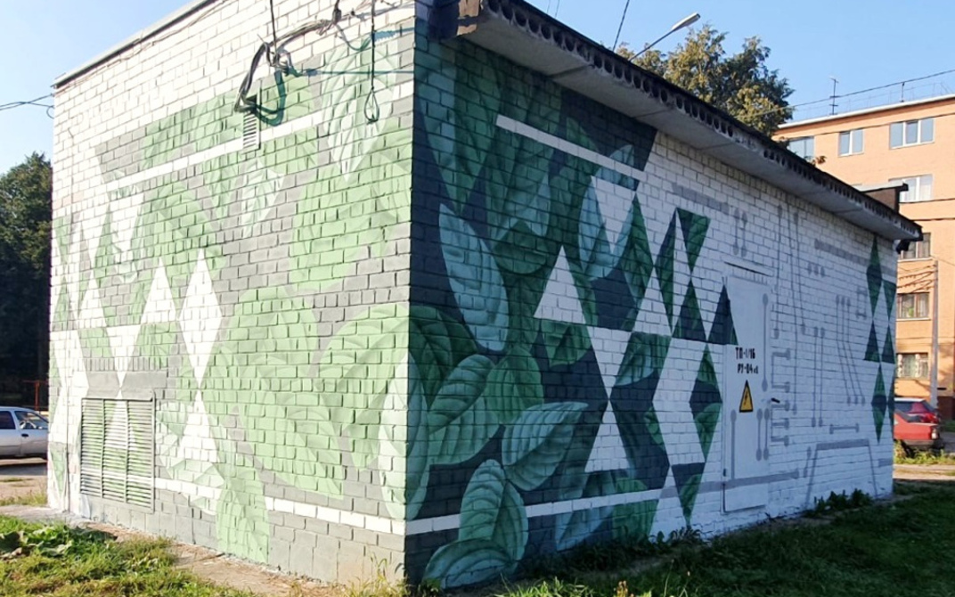 В Курской области художники украсили граффити трансформаторные будки