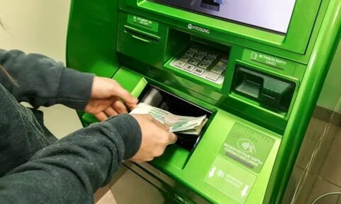 Курянин украл банковскую карту, чтобы погасить задолженность по штрафам ГИБДД