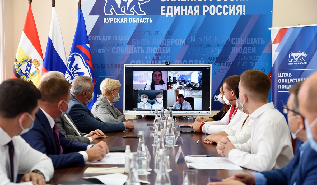 В курском штабе «Единой России» прошла встреча с волонтерами