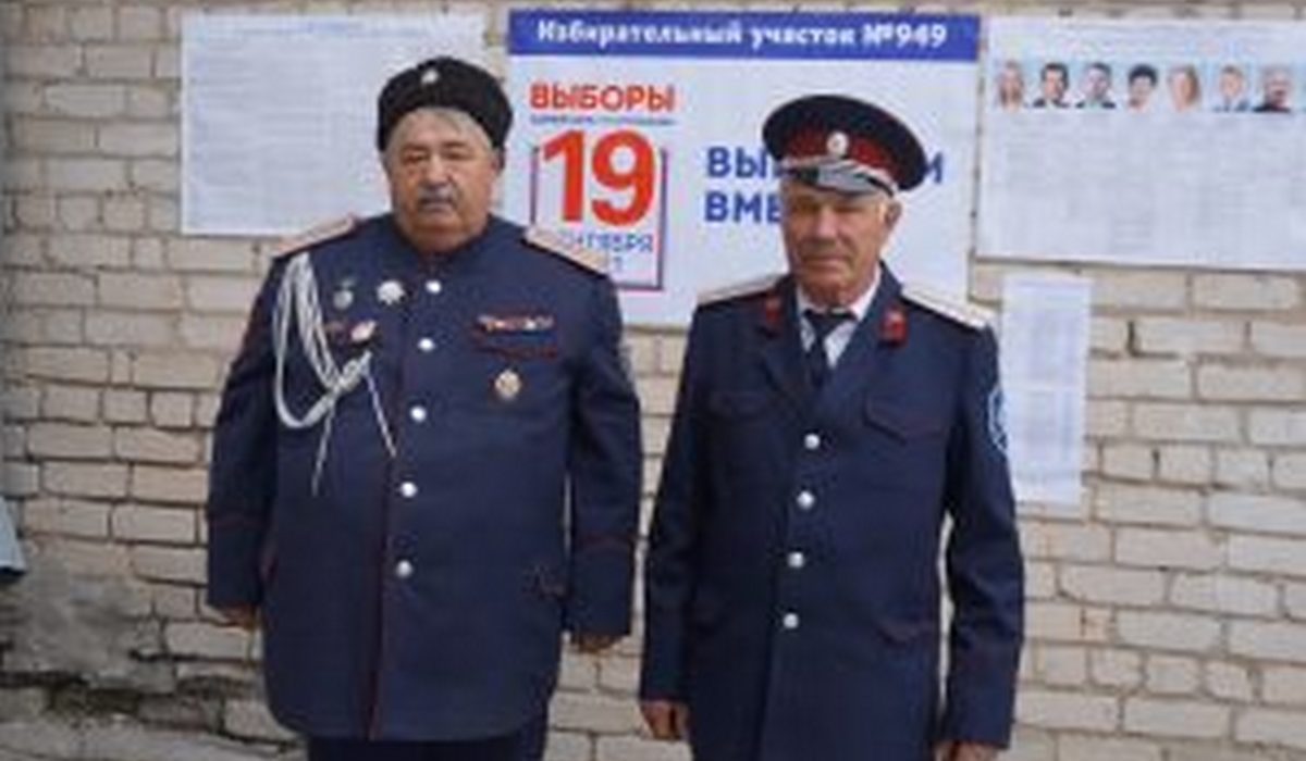 В Курской области порядок на выборах помогают обеспечивать казаки