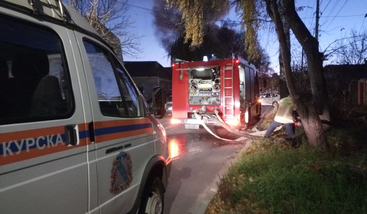 Спасатели рассказали о причинах пожара в центре Курска 25 октября