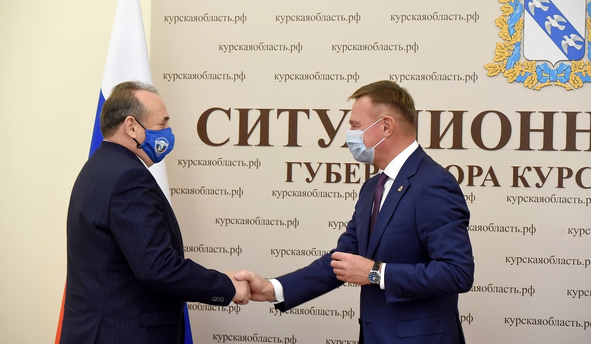 Курский губернатор отметил наградами аграриев и руководителя ФК «Авангард»