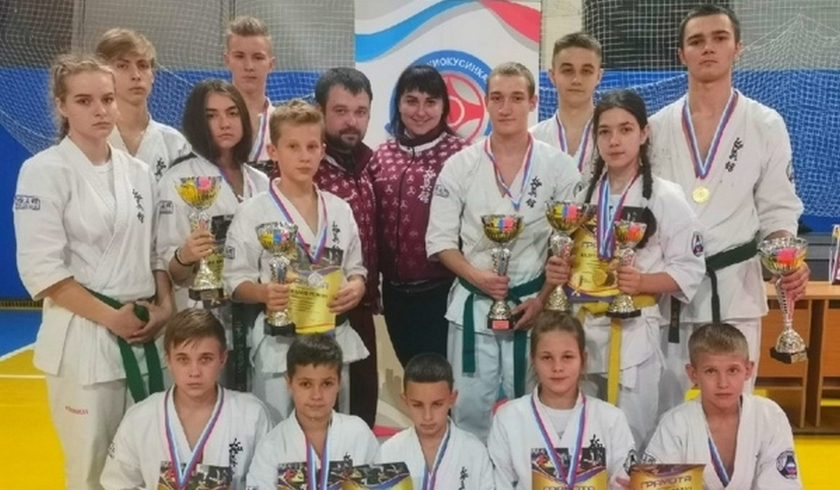 Юные каратисты из Курска выиграли 12 медалей на соревнованиях в Москве