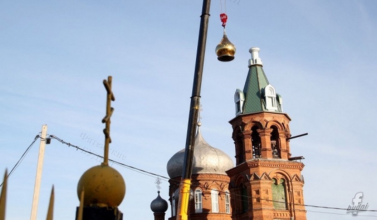 В Курской области установили купол на церкви Архангела Михаила в селе Глебово