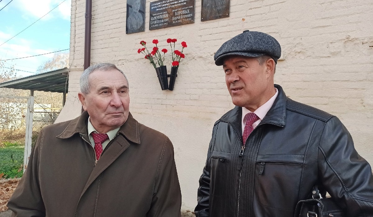 В Курске увековечили память двух летчиков-героев