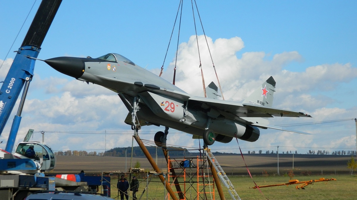 На малой Родине курского авиаконструктора установили МиГ-29