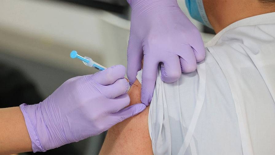Рекомендация вакцинироваться от коронавируса сохранится для курян и через полгода после болезни
