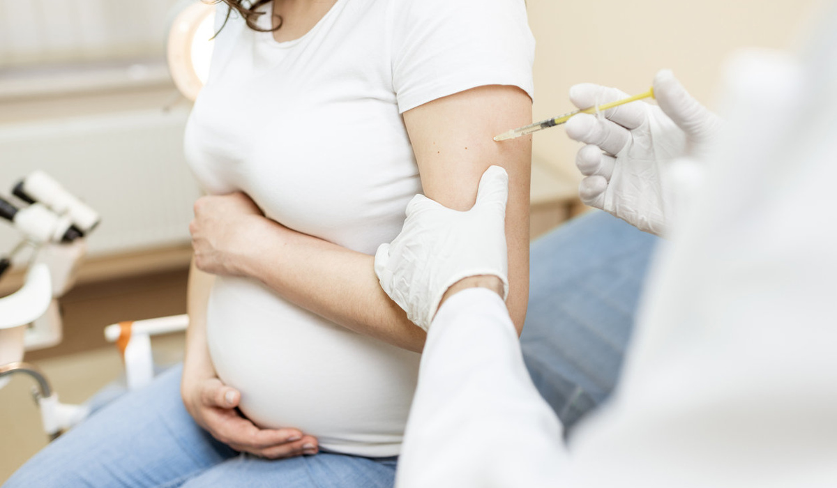 В Курской области 286 беременных женщин сделали прививку от коронавируса