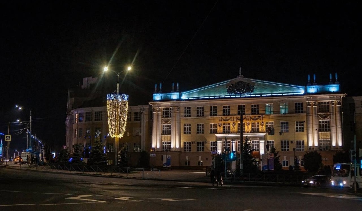 В Курске начали украшать улицы к Новому году