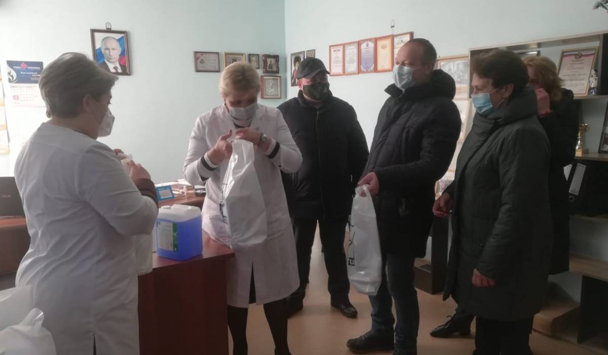 Щигровские единороссы помогают врачам Центральной районной больницы