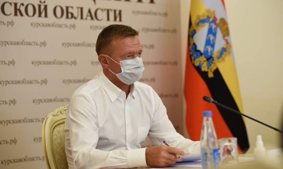 Губернатор Курской области планирует ревакцинироваться от коронавируса до конца декабря
