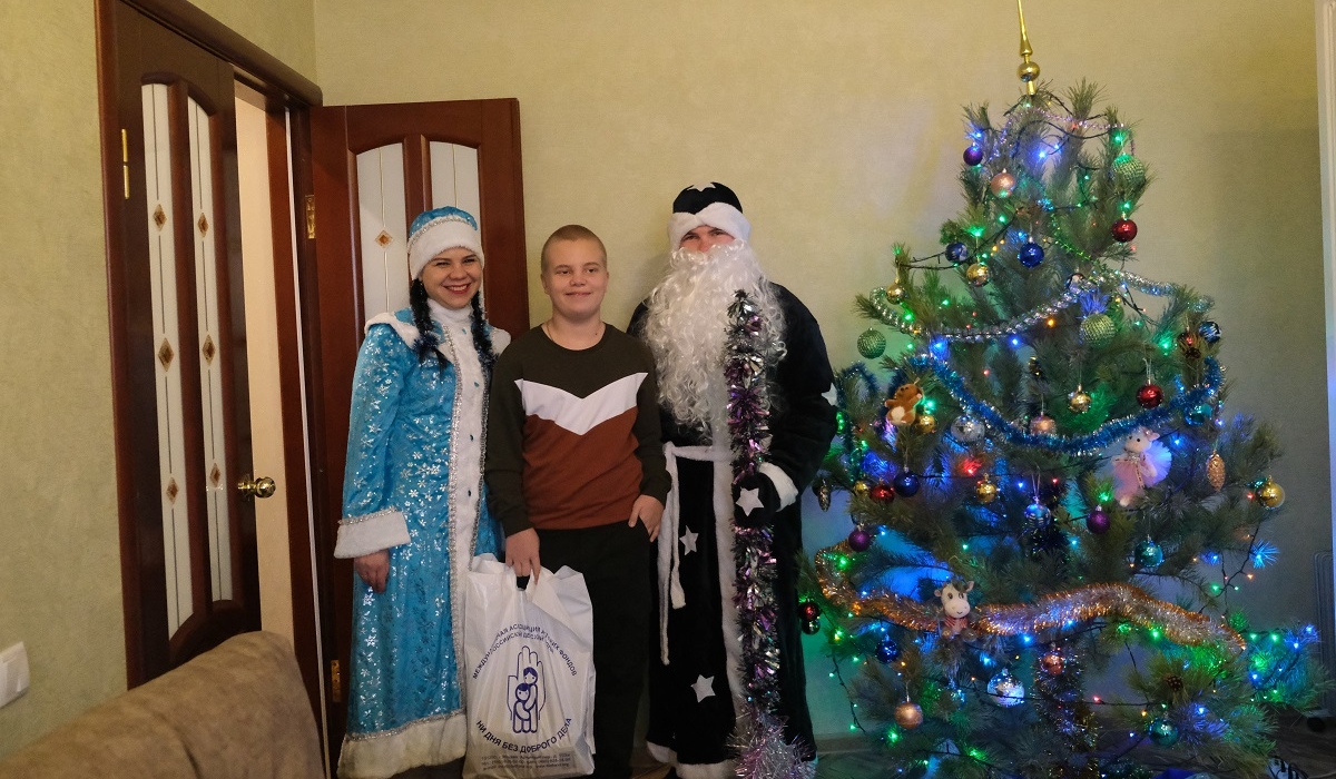 В Курской области детей поздравил «Дед Мороз специального назначения»