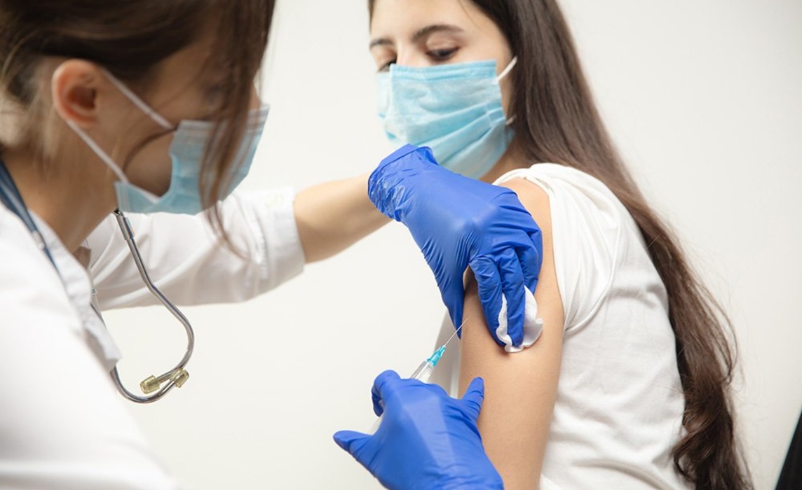 Вакцина от коронавируса для подростков появится в Курской области в течение 2 недель