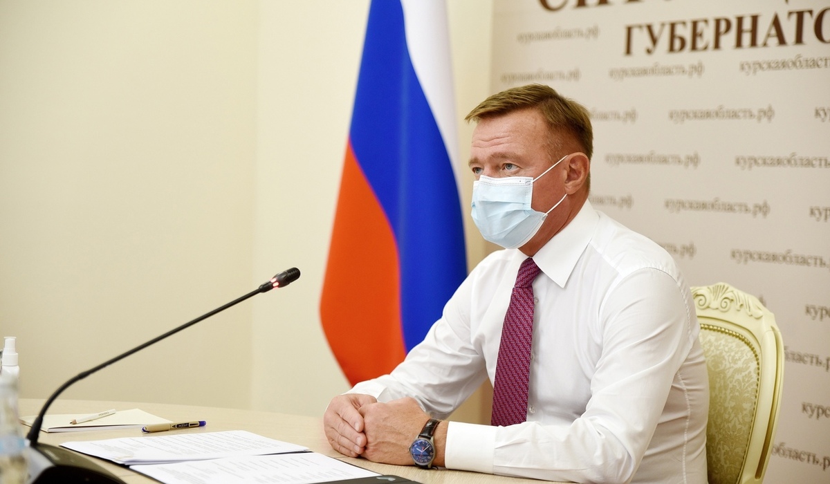 Курский губернатор рассказал, что его 15-летняя дочь привилась вакциной 
