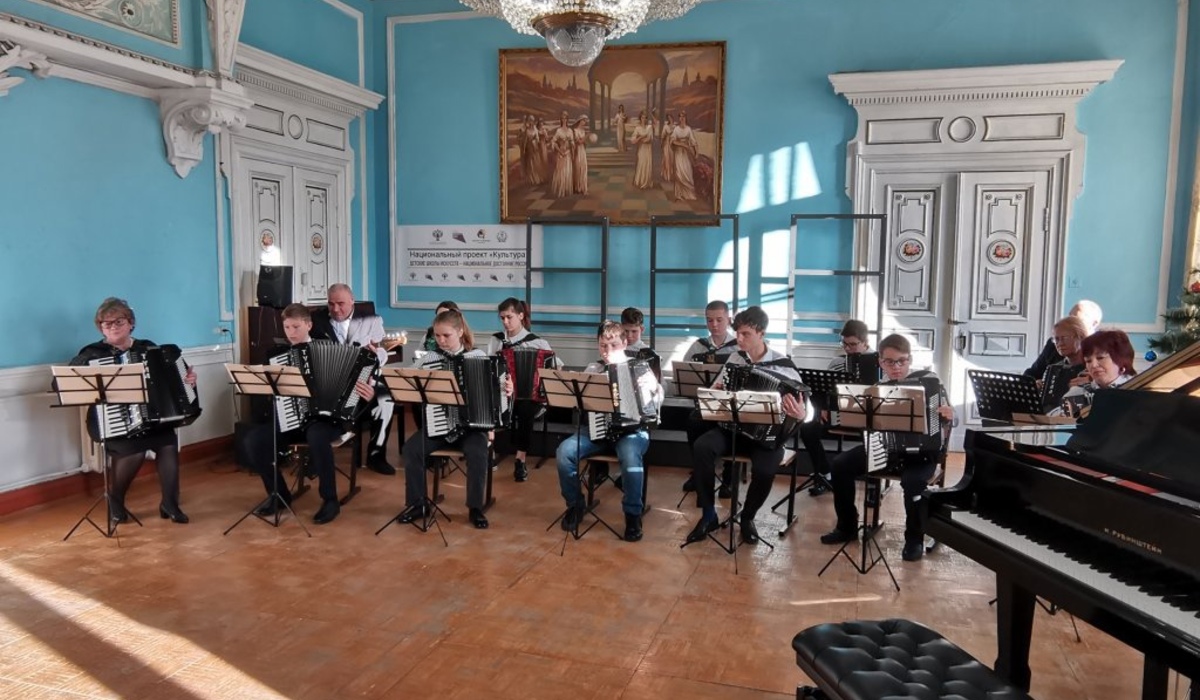 В Курской области для Рыльской школы искусств приобрели новые музыкальные инструменты