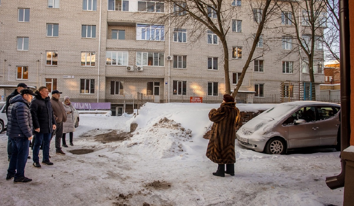 Качество уборки снега в Курске проверил губернатор