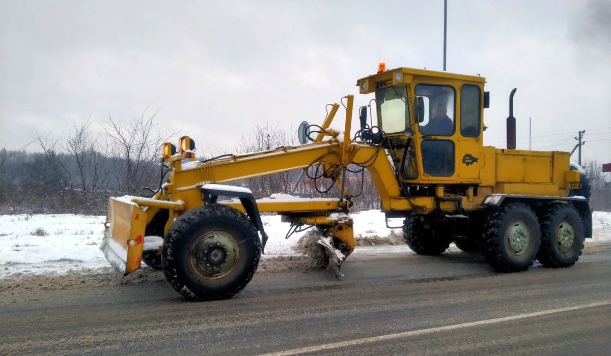 170 снегоуборочных машин задействованы в расчистке дорог Курской области